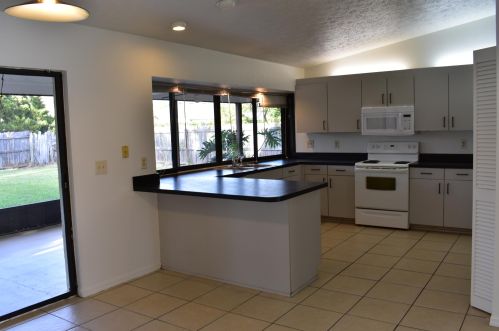 1337 Hunnicut Ave, Fort Pierce FL 34953-7711 exterior