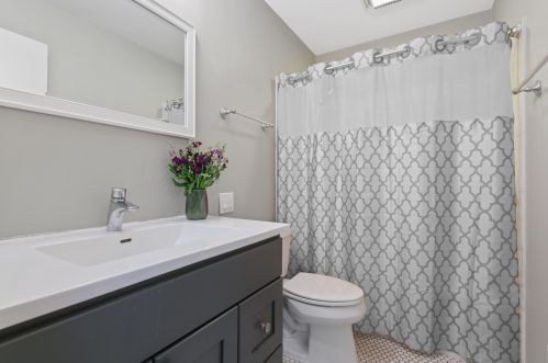 2145 Lincoln Ave, Chicago IL 60614-4510 exterior