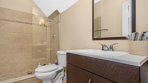 3935 Drake Ave, Chicago IL 60618-2219 exterior