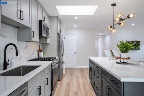 1143 Carey Dr, Concord CA 94520-4337 exterior