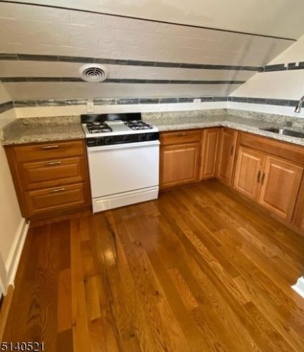 122 9th Ave, Paterson NJ  07506-1643 exterior