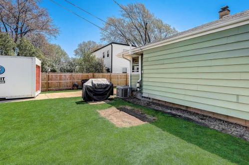 9438 Montana Ave, Milwaukee WI 53227-3324 exterior