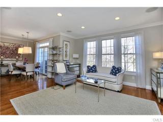 32 Terra Nova Cir, Westport CT  06880-4749 exterior