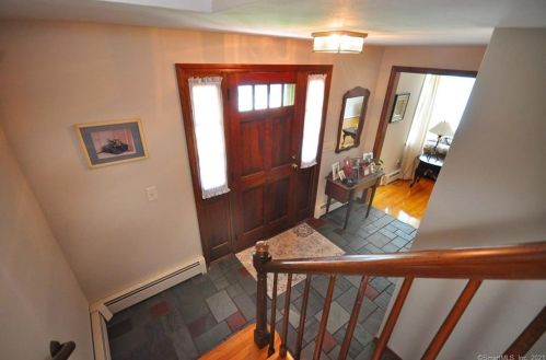 125 Briarwood Dr, Manchester, CT 06040-6925