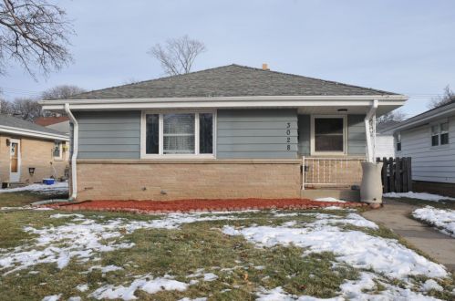 3028 94, Milwaukee WI 53227-3611 exterior