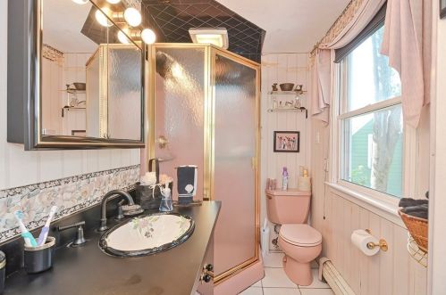 208 Cherry St, Newton MA 02465-1246 exterior