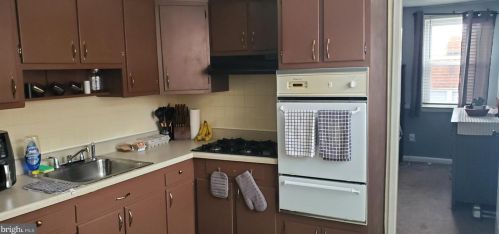 624 Borbeck Ave, Philadelphia PA 19111-3104 exterior