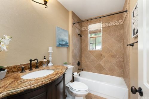 10723 Plumas Way, Tustin CA  92782-4305 exterior