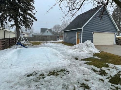 428 5 St, Manitowoc WI 54220-6807 exterior