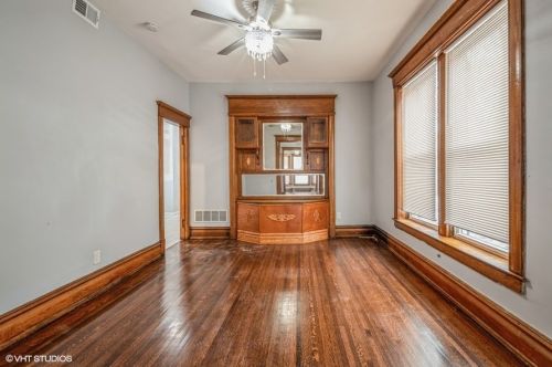 5327 Michigan Ave, Chicago IL 60615-4625 exterior