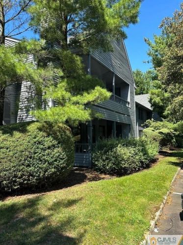 706 Woodhaven Dr, Edison NJ  08817-3776 exterior