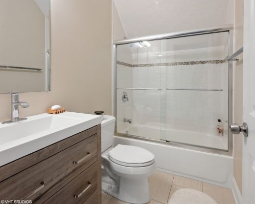 4320 Bernard St, Chicago IL  60618-1110 exterior