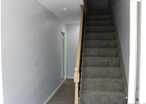 65 High St, Vernon CT 06066-3638 exterior