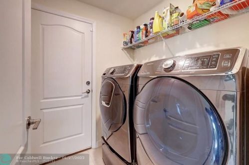 916 Bent Creek Dr, Fort Pierce FL  34947-1330 exterior