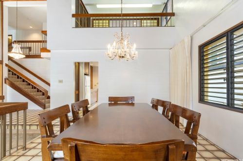 1572 Kalakaua Ave, Honolulu HI  96826-2401 exterior