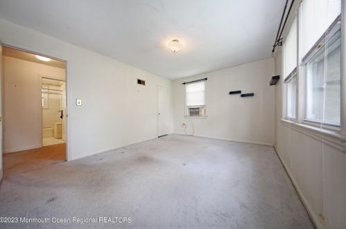 65 Little Silver Pkwy, Little Silver NJ 07739-1118 exterior