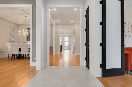 1922 Grace St, Chicago, IL 60613-2726