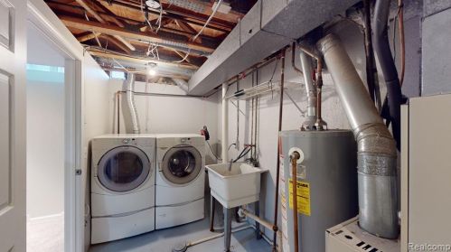 1226 Kings Cv Ct, Rochester MI 48306-4226 exterior