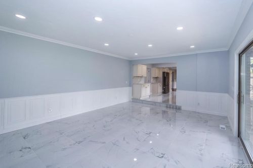 425 Rosemary St, Dearborn Heights MI  48127-3681 exterior