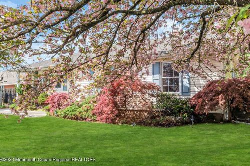 242 Hope Chapel Rd, Jackson Twp NJ  08527-5023 exterior