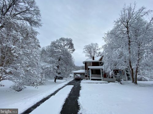 1002 Monroe St, Herndon, VA 20170-3211