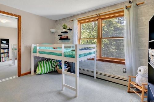 24 Roland St, Enfield CT 06082-5770 exterior