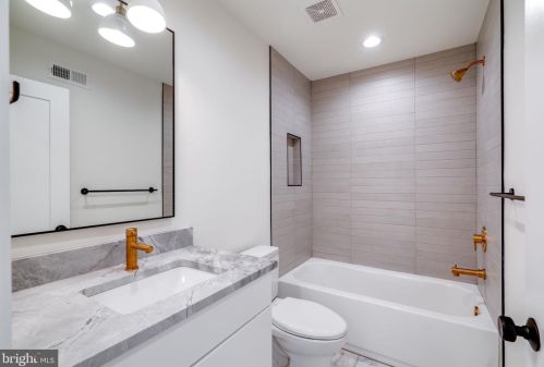 959 Marshall St, Philadelphia PA 19122 exterior