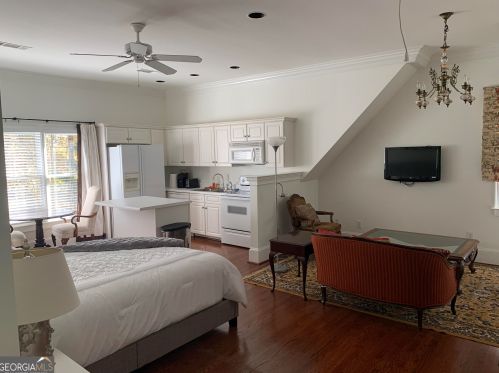 2741 Arden Rd, Atlanta, GA 30327-1259