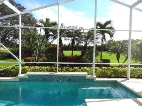 1626 Shelburnie Way, Fort Pierce FL  34952-6054 exterior