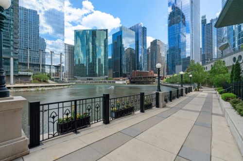345 Canal St, Chicago IL  60606-1201 exterior