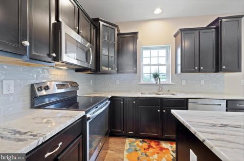 23 Linwood Cir, Pottstown, PA 19465-8292