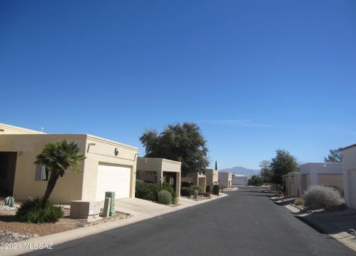 560 Riverdale Ct, Green Valley AZ 85614-3524 exterior