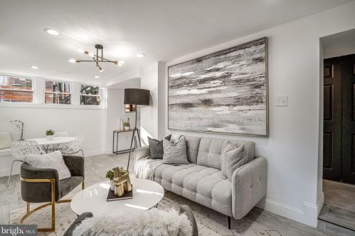 1727 16th St, Washington DC  20020-5661 exterior