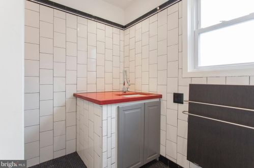 421 13 St, Philadelphia PA 19147-1142 exterior