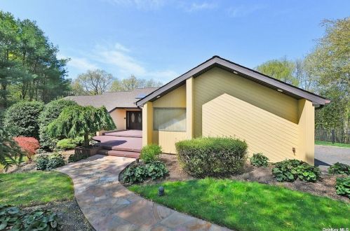 17 Brycewood Dr, Huntington Station, NY 11746-4906