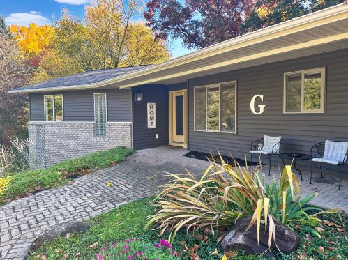 1726 Ranch Dr, Grand Rapids, MI 49504-2519