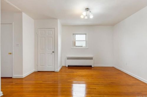 1900 Mulford Ave, Bronx NY  10461-4009 exterior