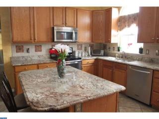 1282 Meadowview Dr, Pottstown PA  19464-1936 exterior