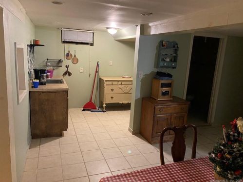 98 Greenwood St, New Britain CT 06051-3326 exterior