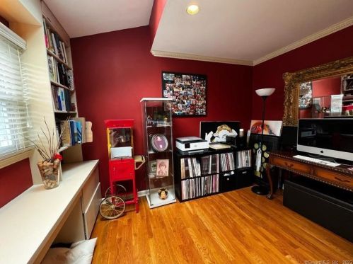 11 Camelot Dr, Norwalk CT 06850-2413 exterior