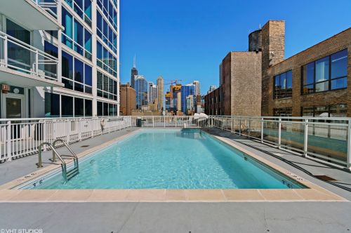 757 Orleans St, Chicago IL  60654-3514 exterior