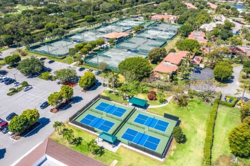 4611 Kittiwake Ct, Boynton Beach FL 33436-5228 exterior