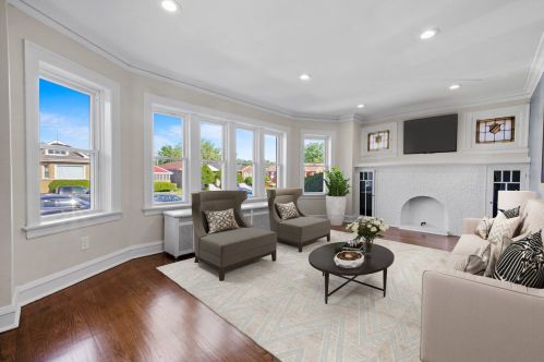 8511 Dante Ave, Chicago, IL 60619-6513