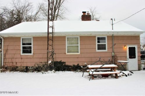 2886 Roosevelt Rd, Meskegon MI 49441-3903 exterior