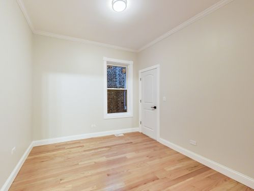 4912 Washington Park Ct, Chicago IL 60615-2304 exterior