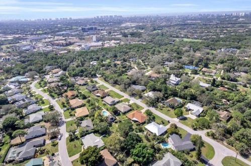 155 Old Tamiami Trl, Naples FL 34110-1170 exterior