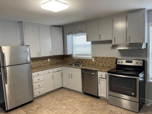 128 Cindy Ln, Burleson, TX 76028-3838