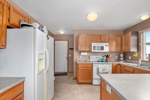 285 Settlers Pass, Cedar Springs MI 49319-8132 exterior