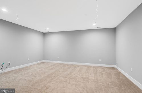 6714 Van Fleet Dr, Mc Lean VA  22101-5140 exterior