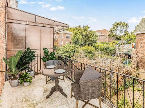 1855 Gleason Ave, Bronx NY 10472-5129 exterior